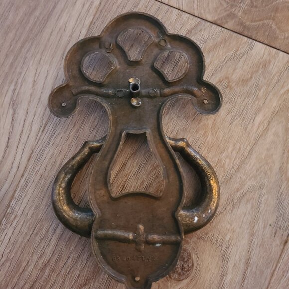 Vintage Brass Metal Door Knocker Estate Treasure 6" x 3 5/8" - Picture 4 of 4
